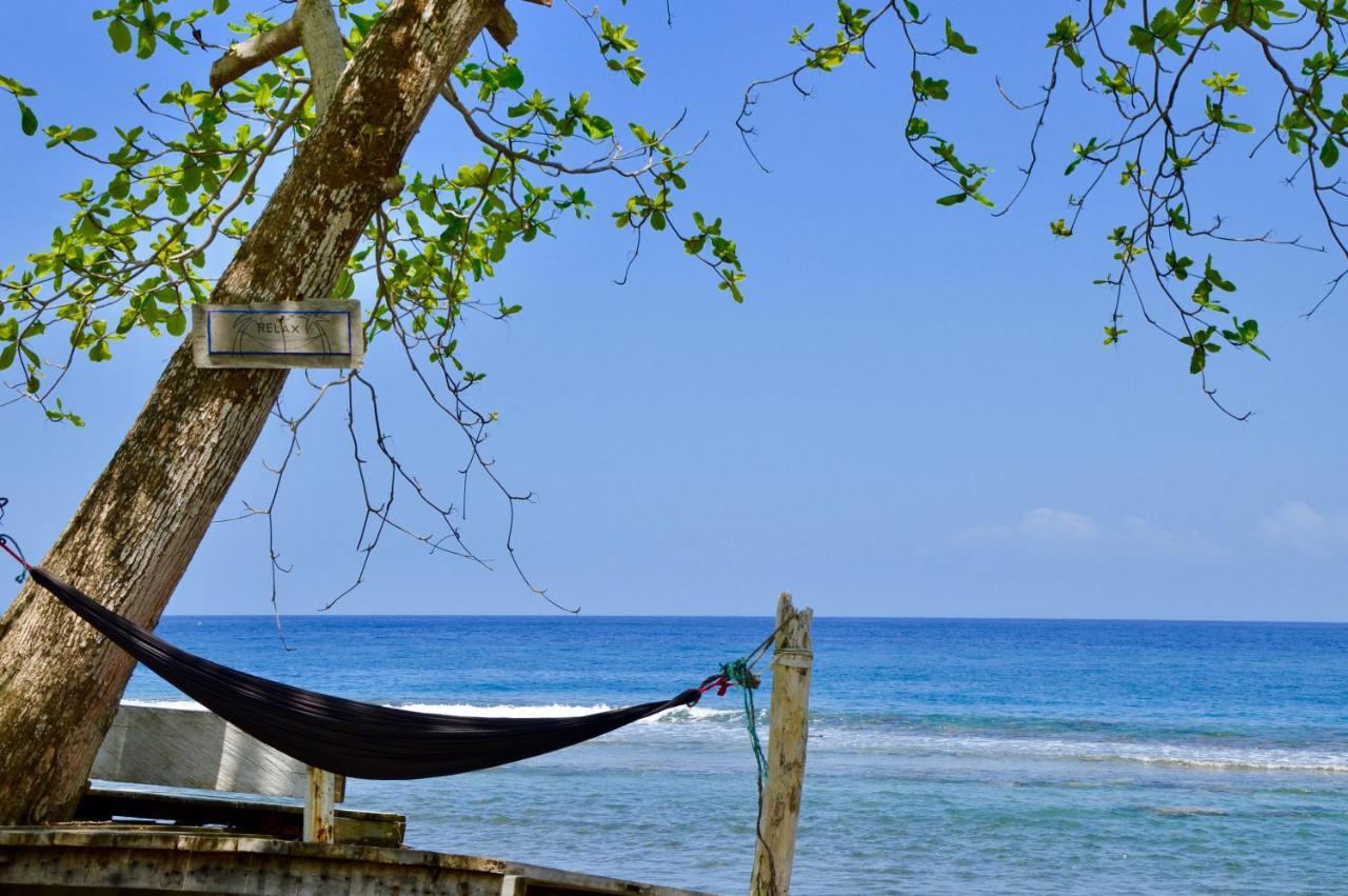Pristine Paradise Dive Resort - Togean Islands, Una Una Pulau Unauna エクステリア 写真