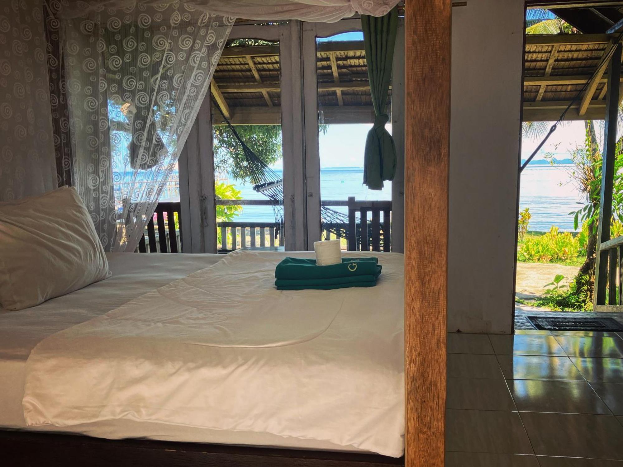 Pristine Paradise Dive Resort - Togean Islands, Una Una Pulau Unauna エクステリア 写真