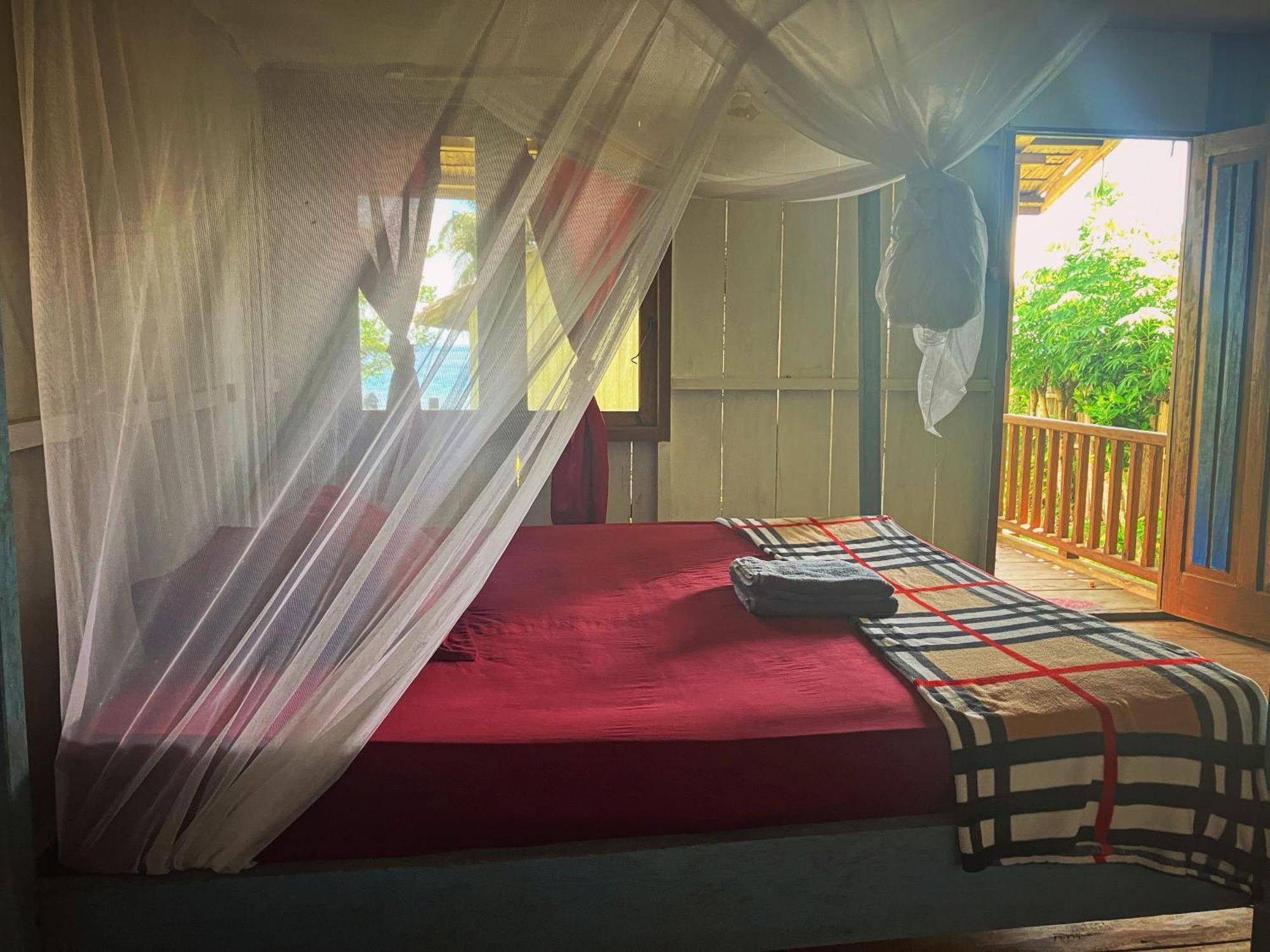 Pristine Paradise Dive Resort - Togean Islands, Una Una Pulau Unauna エクステリア 写真