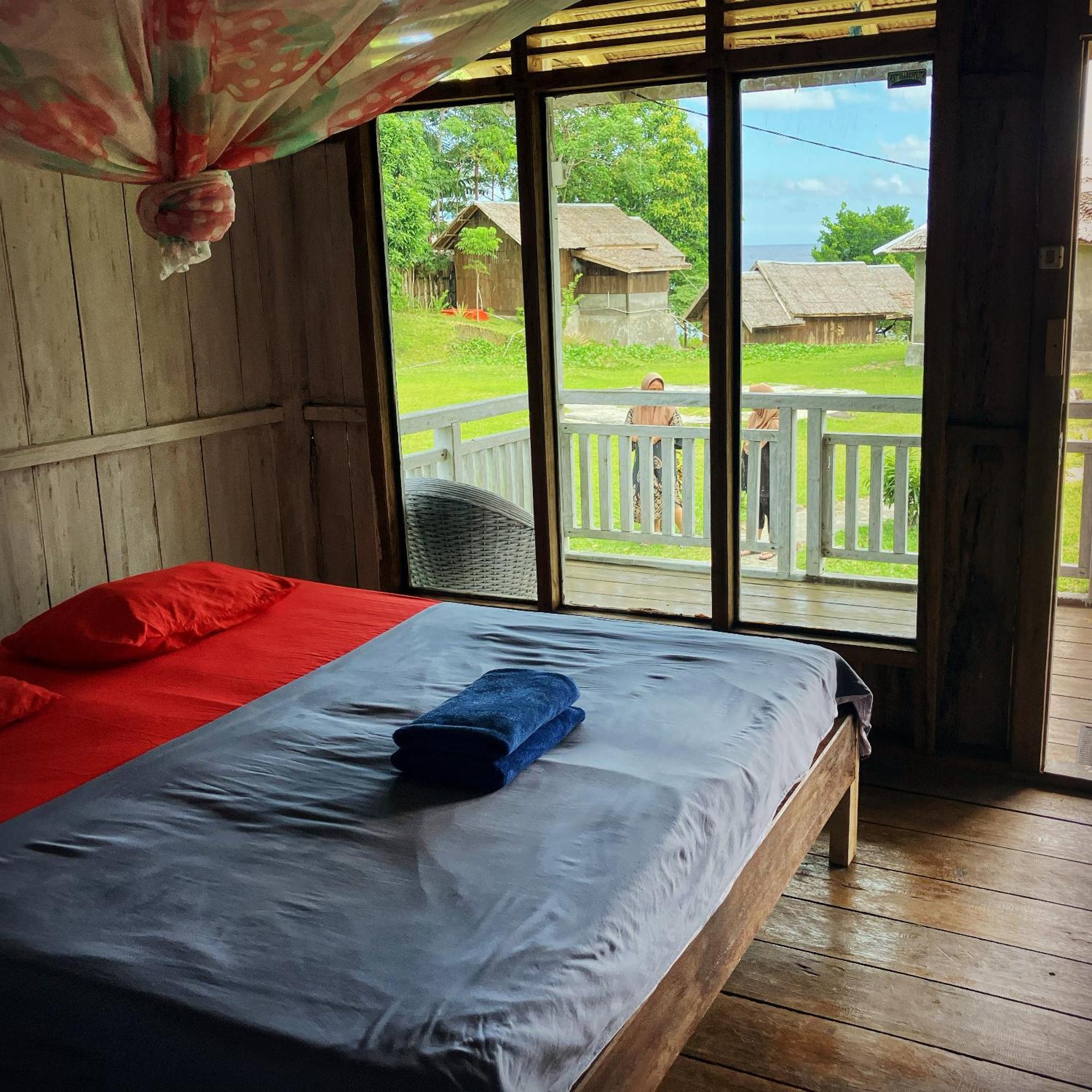 Pristine Paradise Dive Resort - Togean Islands, Una Una Pulau Unauna エクステリア 写真