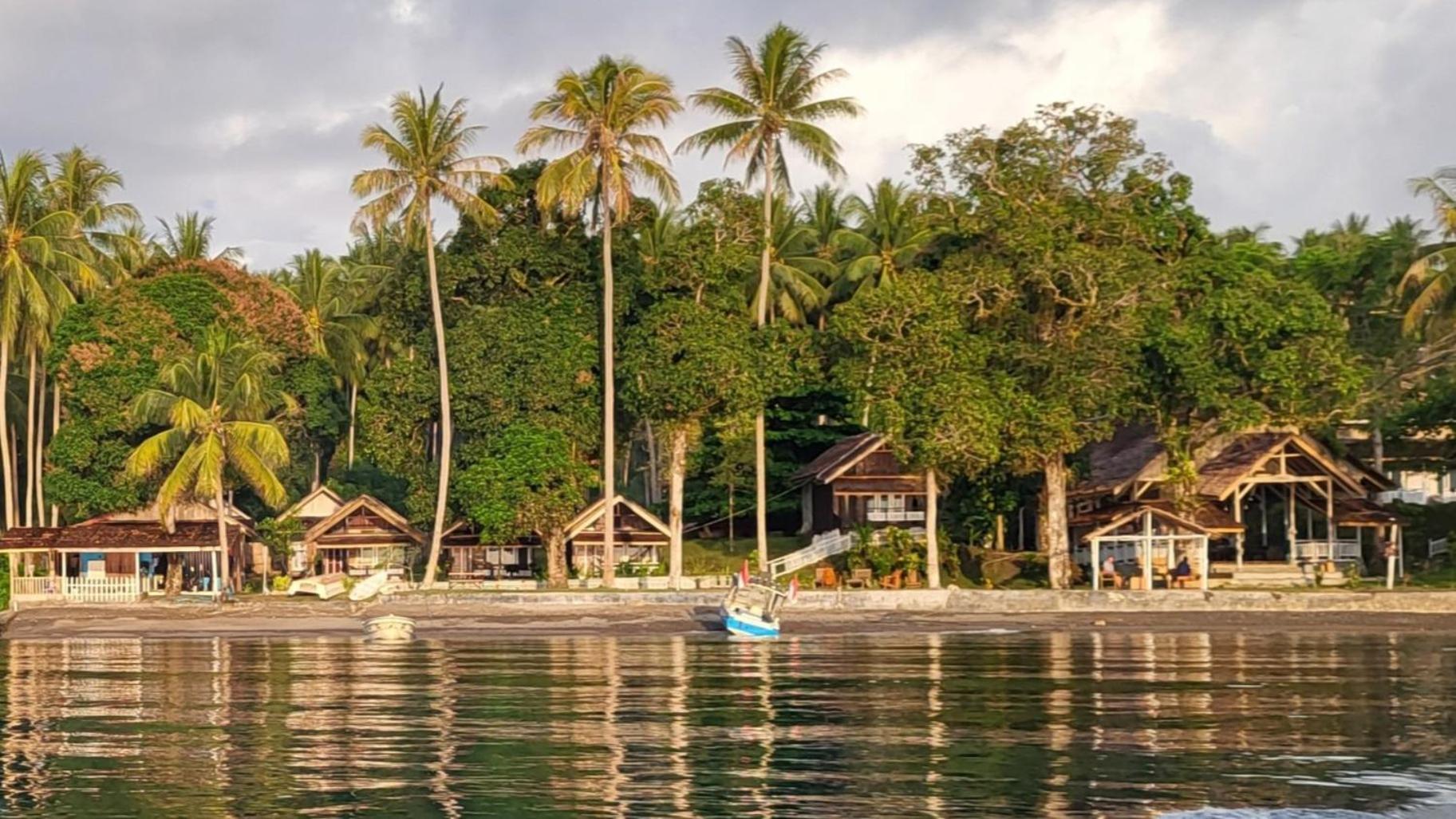 Pristine Paradise Dive Resort - Togean Islands, Una Una Pulau Unauna エクステリア 写真