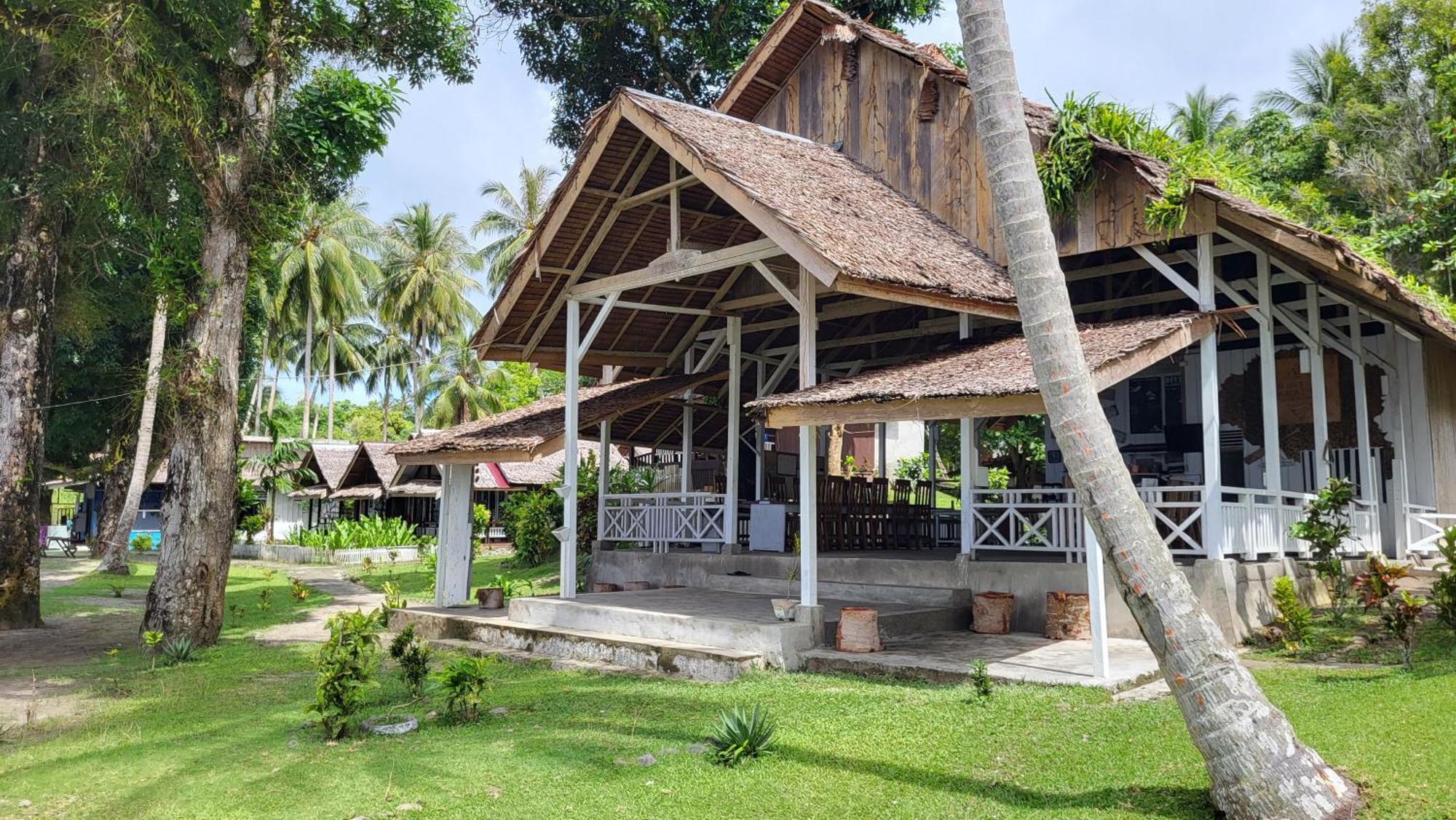 Pristine Paradise Dive Resort - Togean Islands, Una Una Pulau Unauna エクステリア 写真
