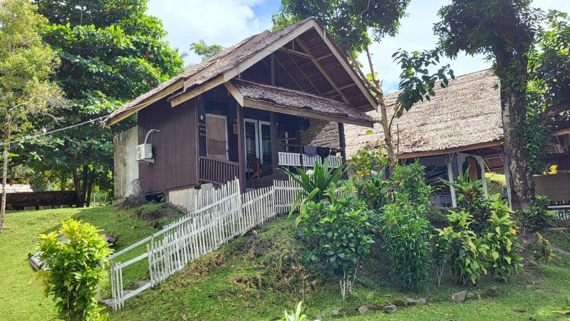 Pristine Paradise Dive Resort - Togean Islands, Una Una Pulau Unauna エクステリア 写真