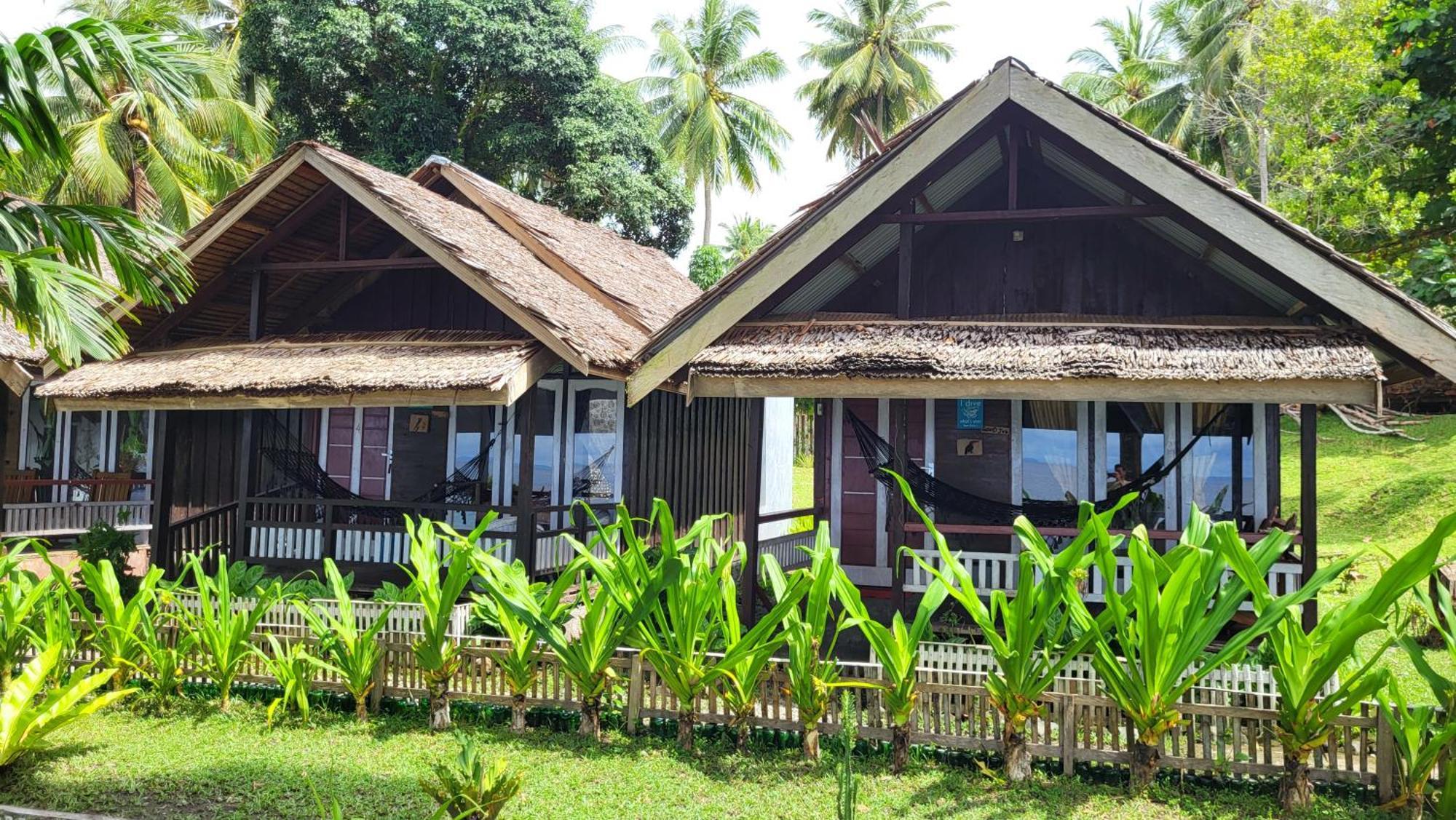 Pristine Paradise Dive Resort - Togean Islands, Una Una Pulau Unauna エクステリア 写真